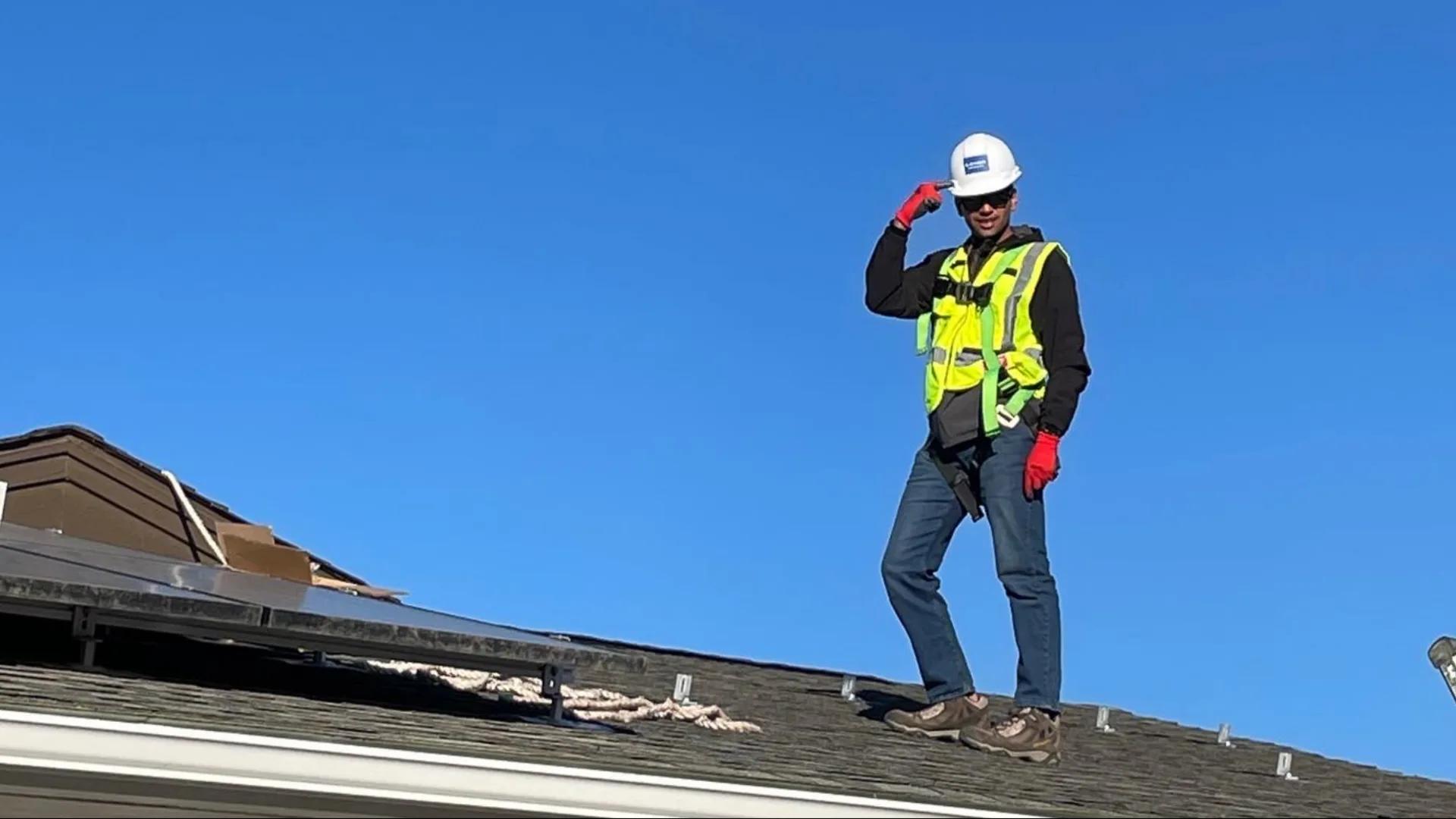 EL-FI Homes team member working on a Southern California roof