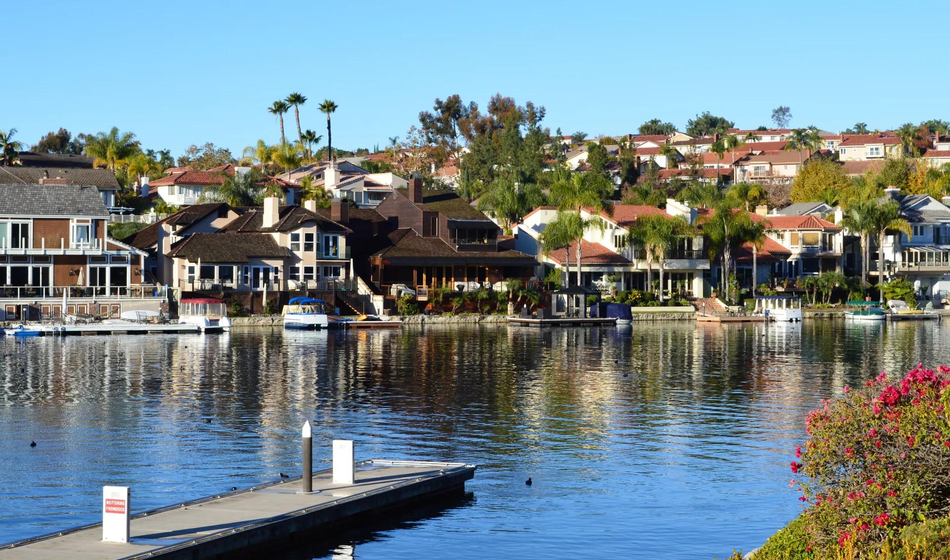 Mission Viejo lake / shoreline