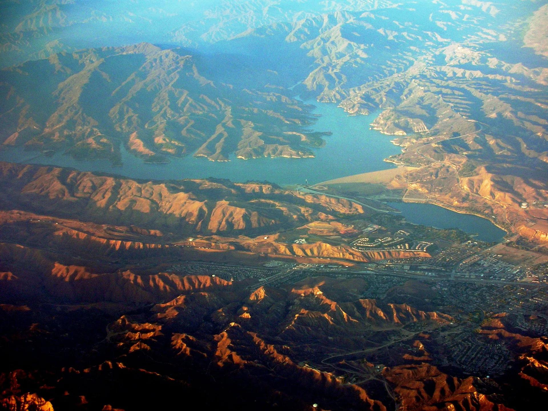 Santa Clarita lake / shoreline