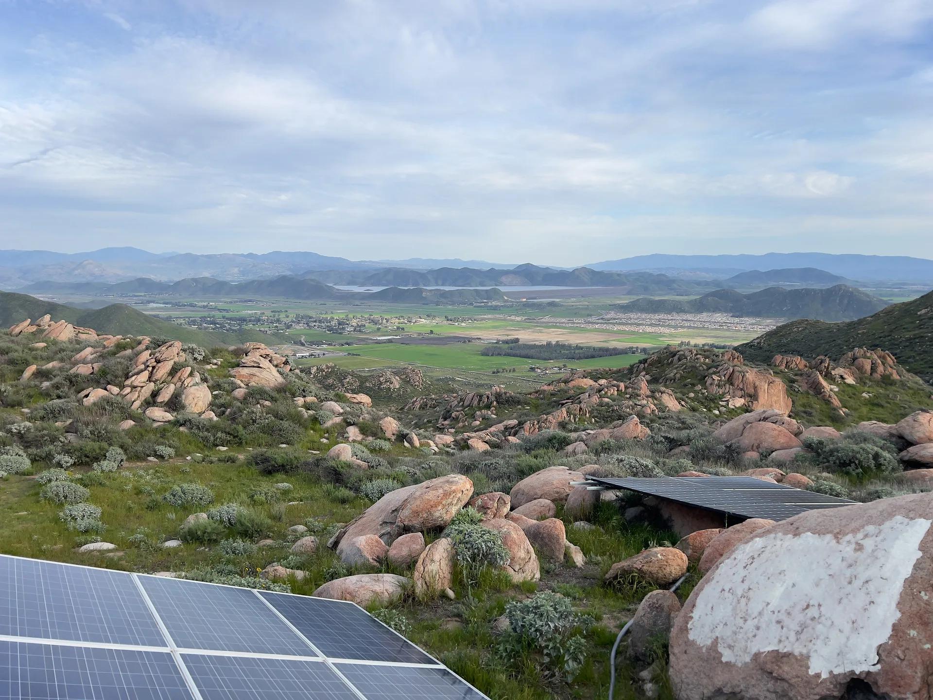 Riverside County lake / shoreline