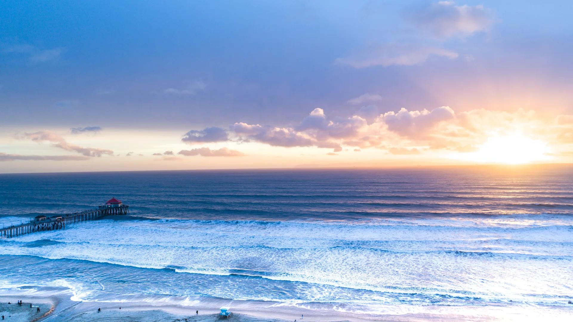 Huntington Beach lake / shoreline